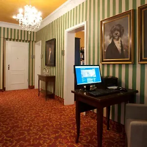Hotel House ****